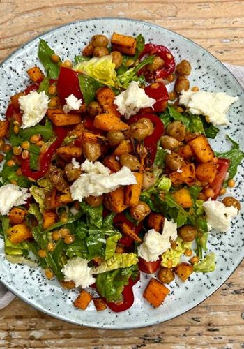 Salat mit Linsen, Kichererbsen und Mozzarella