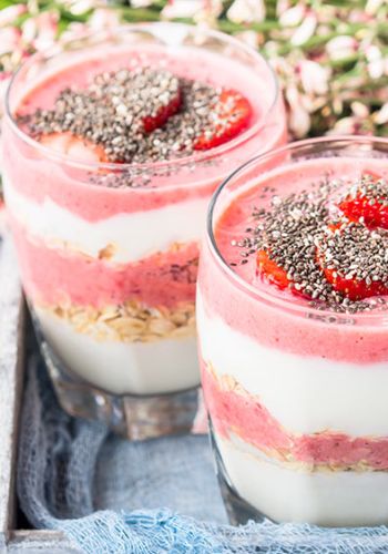 Joghurt mit Erdbeeren und Chia-Samen