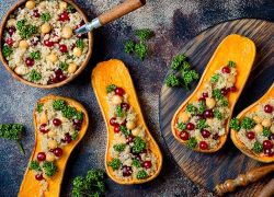 Gebackerner Kürbis mit Quinoa und Kichererbsen
