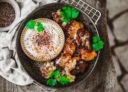 Gerösteter Blumenkohl mit Sesamdip