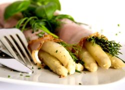 Schinkenröllchen mit Spargel