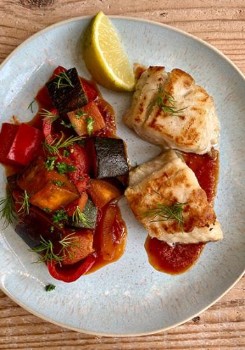 Gebratenes Zanderfilet mit buntem Gemüse