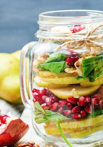 Sweet Meal Prep Salat mit Birne, Granatapfel und Nüssen