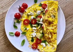 Omelette mit Tomaten und Feta