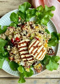 Gegrillter Halloumi mit Bulgur Salat